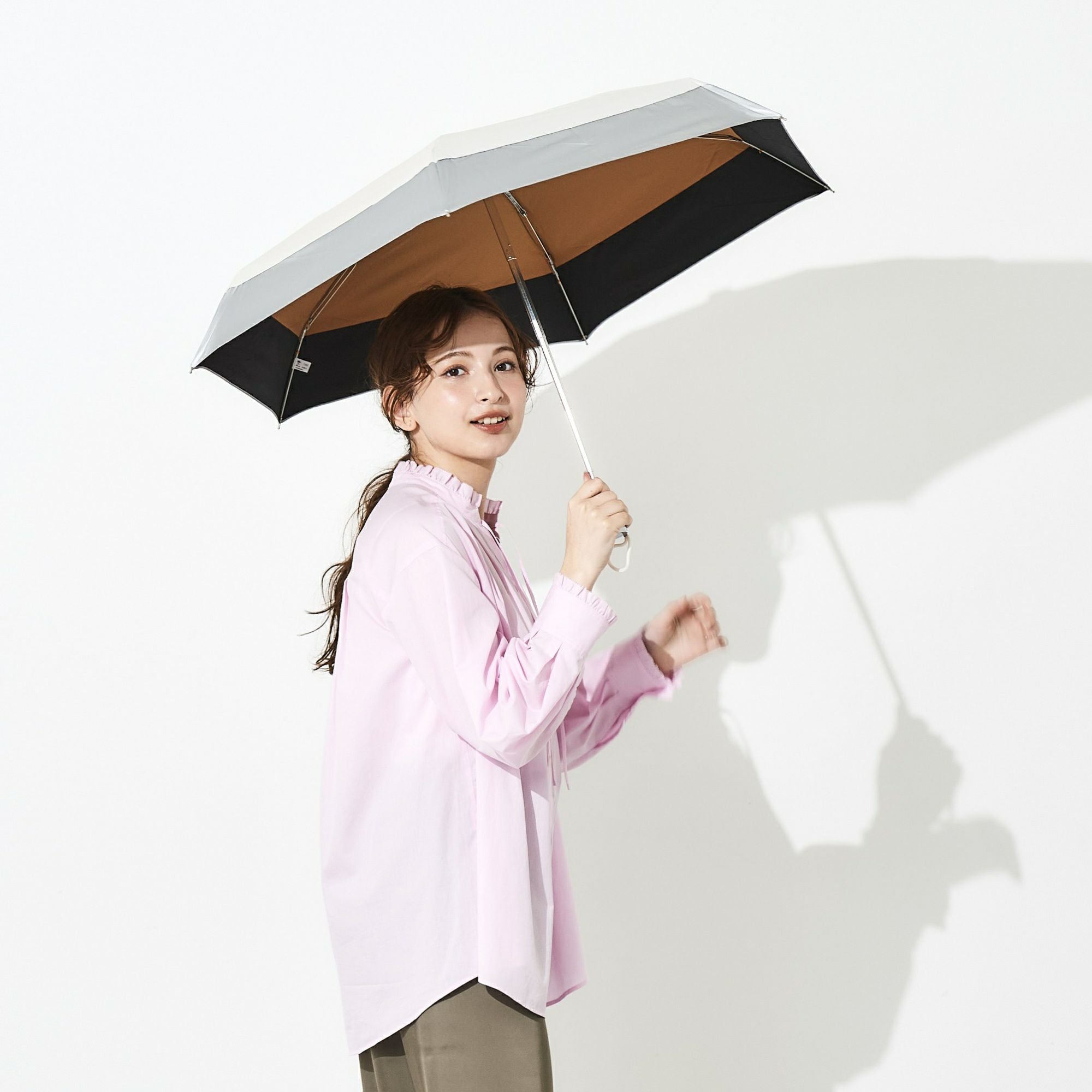 日傘 ホワイト切継 5段ミニ折りたたみ傘 FMM781 | ASCENTE Online Store 日傘 ホワイト切継 5段ミニ折りたたみ傘 FMM781 | ASCENTE Online Store